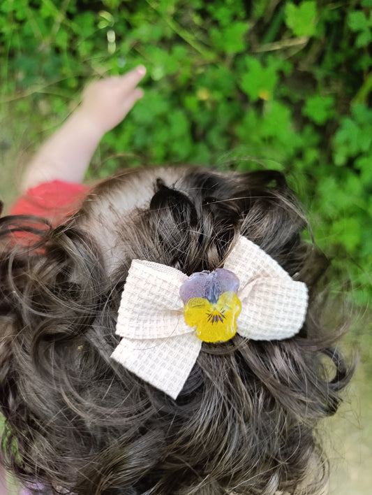 Fiocco clip Waffle beige| Viola del pensiero Vera di Lucca| pezzo unico