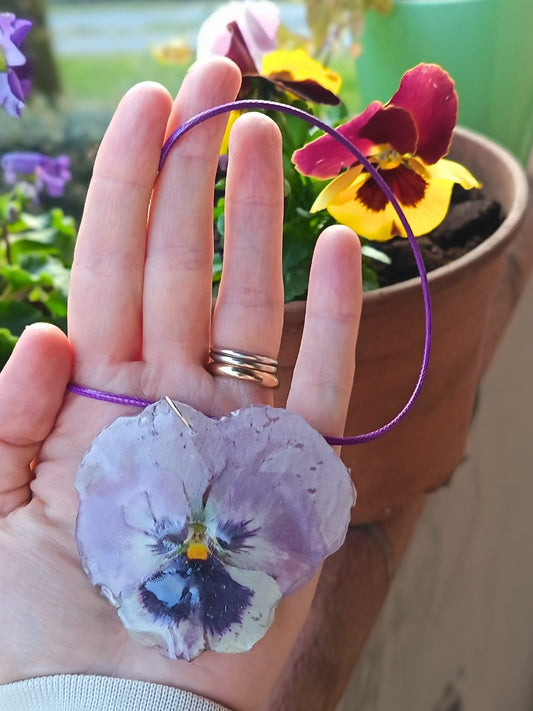 Collana Viola del Pensiero in Resina – Lilla e Viola