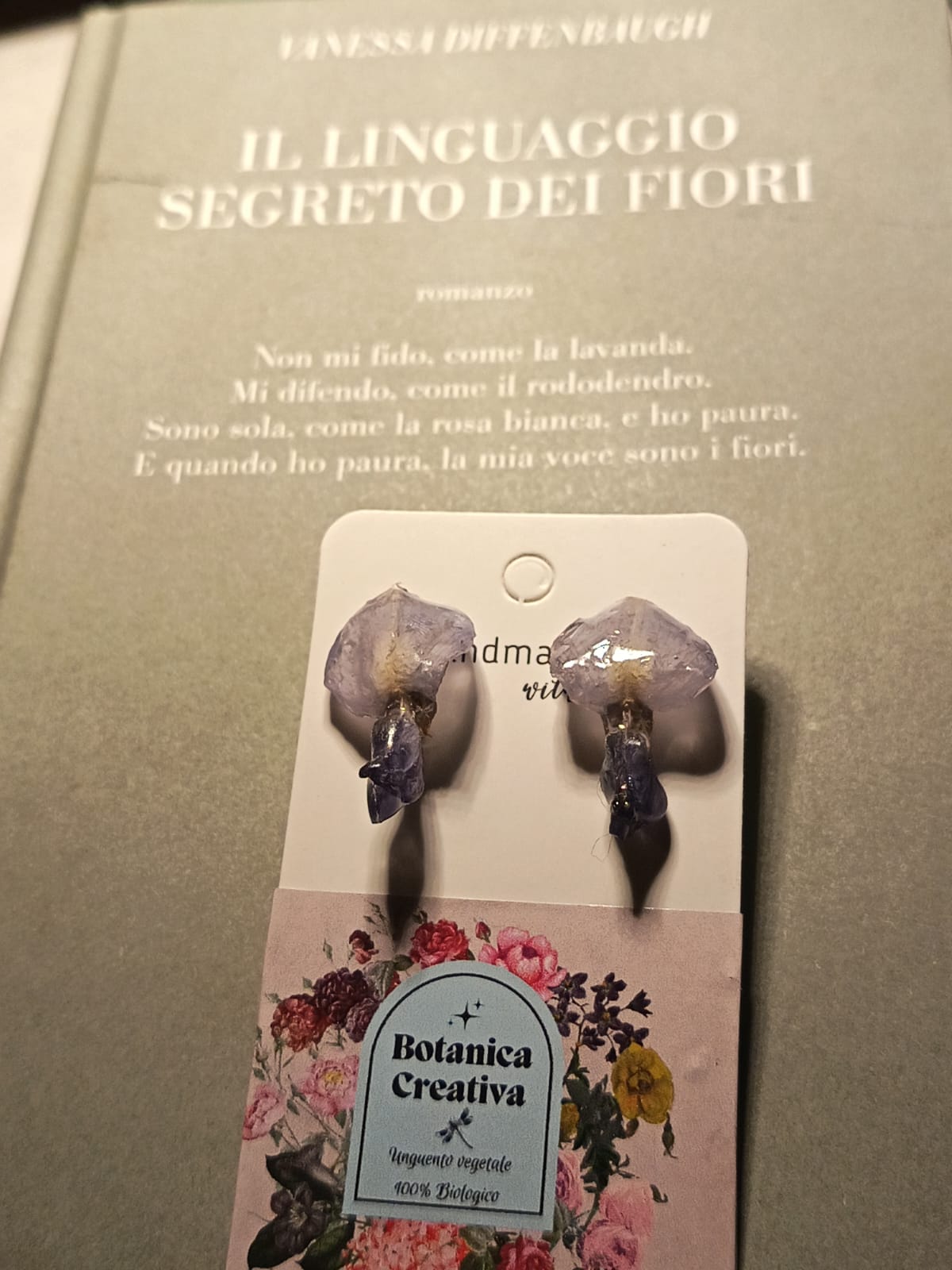 Orecchini Petalo GLICINE Lilla in Resina – Il Linguaggio Segreto dei Fiori