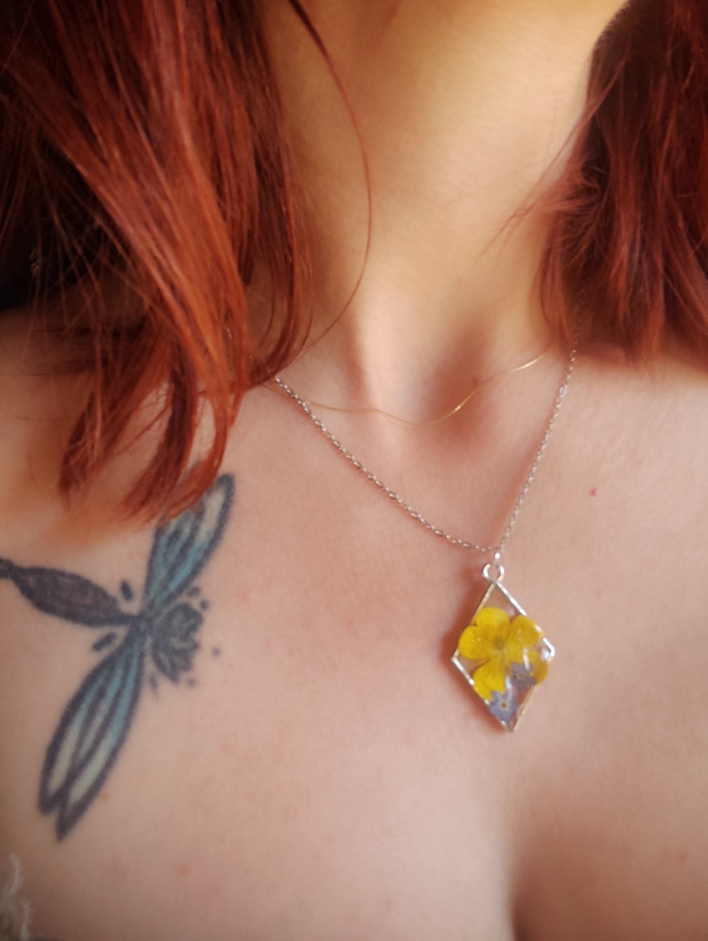 Collana Rombo Fiori Gialli in Resina