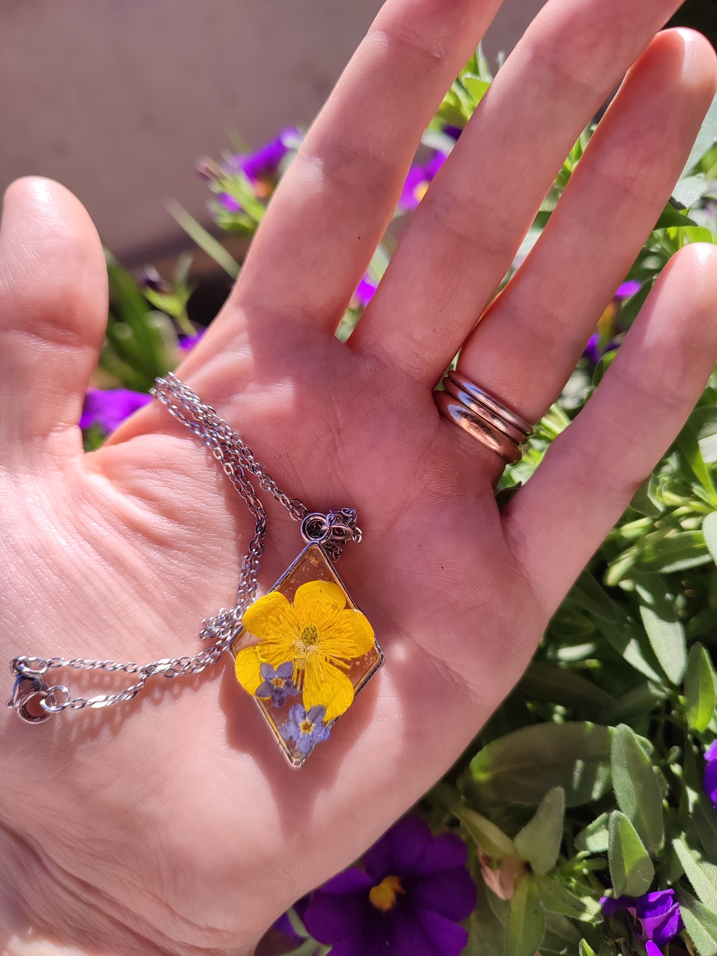 Collana Rombo Fiori Gialli in Resina