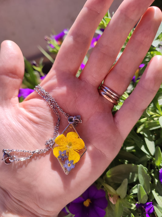 Collana Rombo Fiori Gialli in Resina