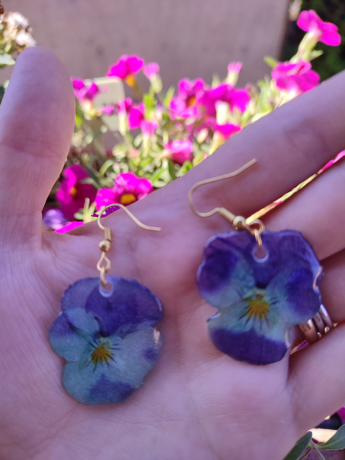 Orecchini Viola del Pensiero in Resina