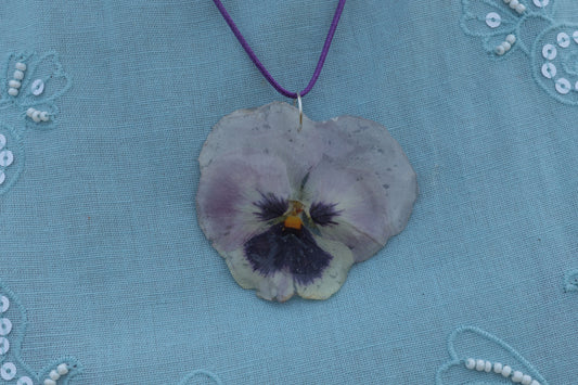 Collana Viola del Pensiero in Resina – Lilla e Viola