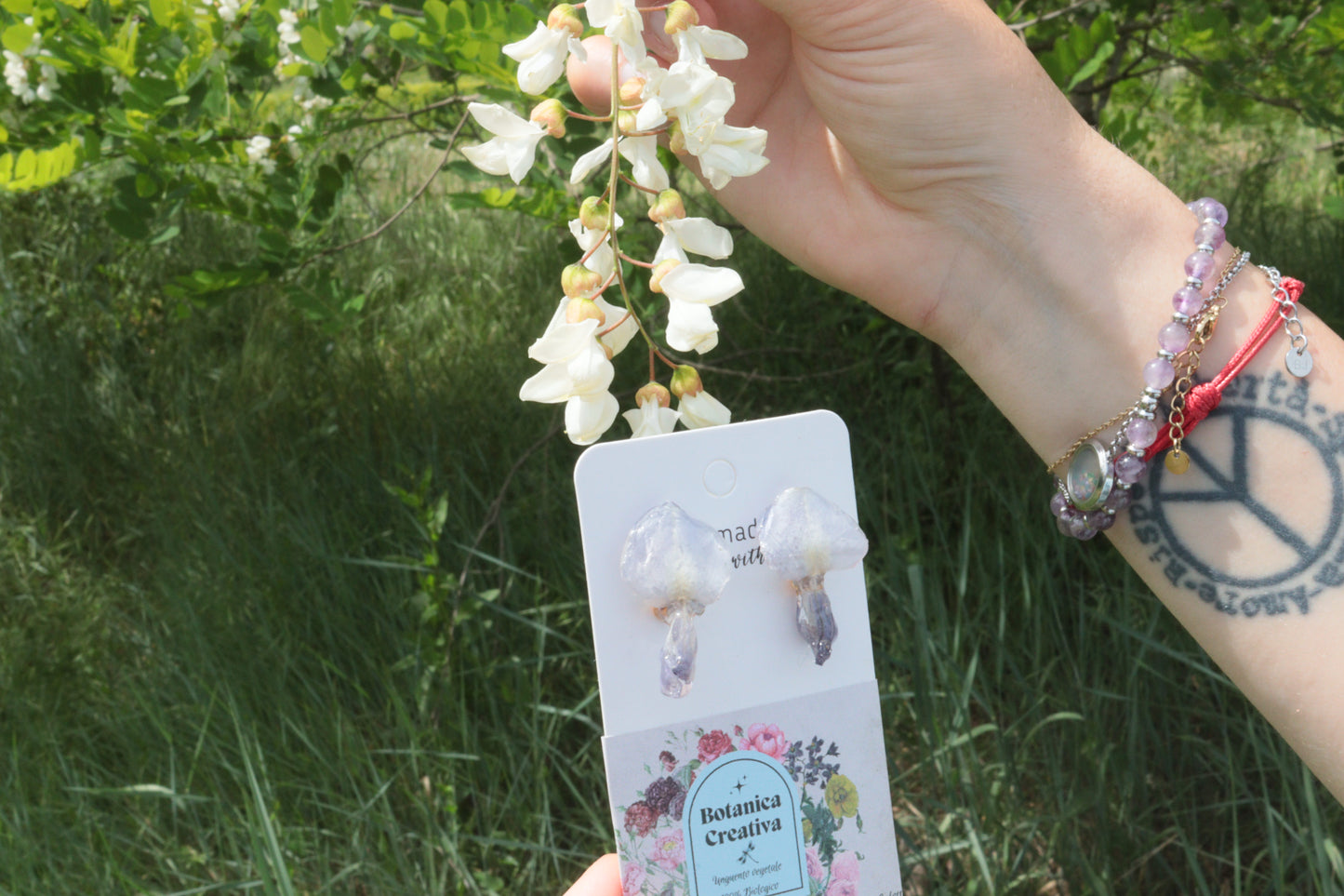 Orecchini Petalo GLICINE Lilla in Resina – Il Linguaggio Segreto dei Fiori