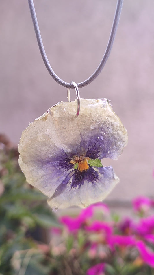 Collana Viola del Pensiero in Resina