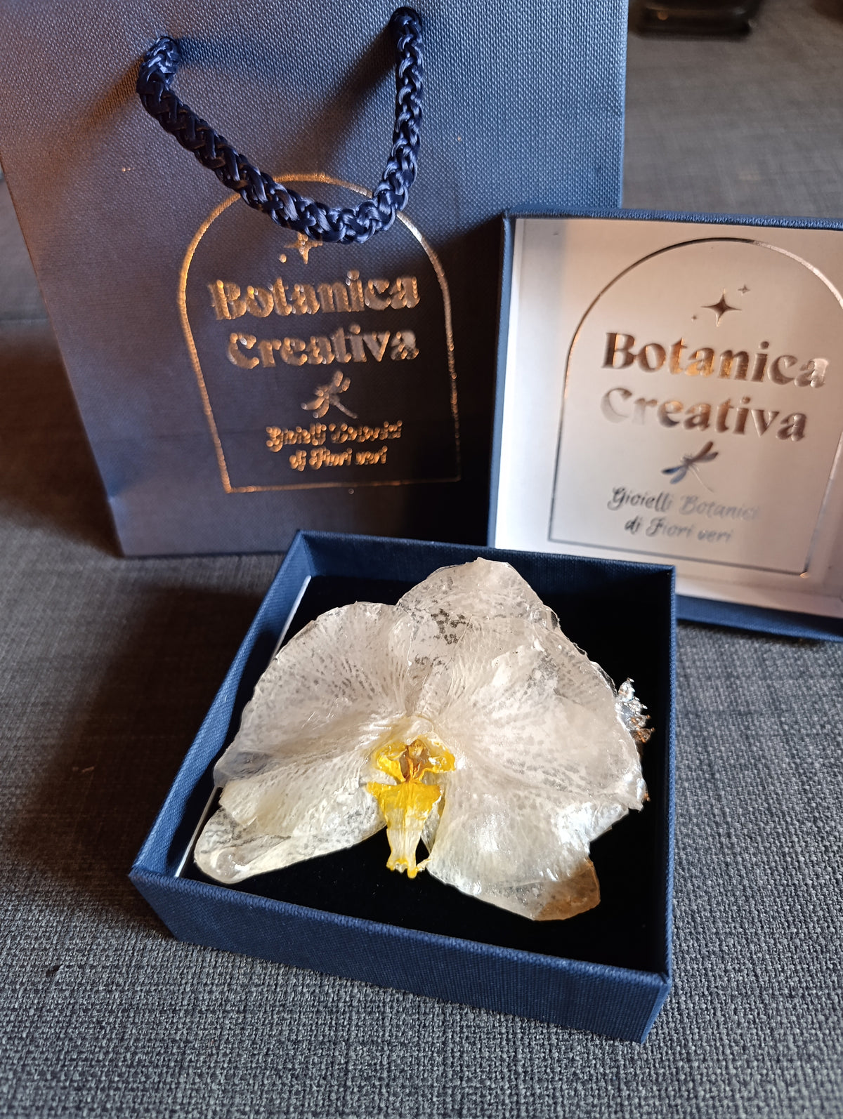 Fermaglio con Orchidea Bianca – Fatto a Mano a Lucca