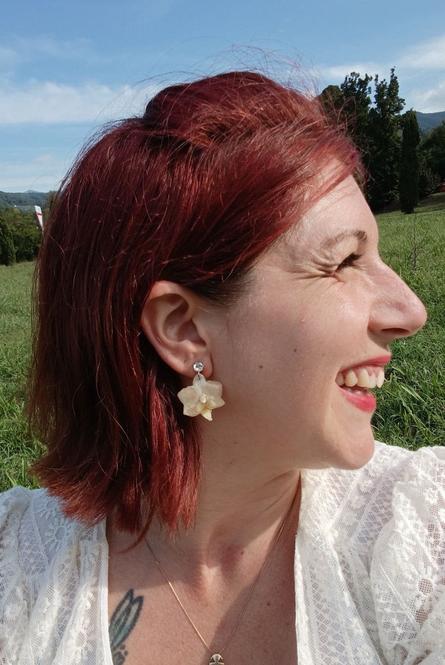 Mini Orchidea bianca orecchini con zircone | fiori veri di Lucca