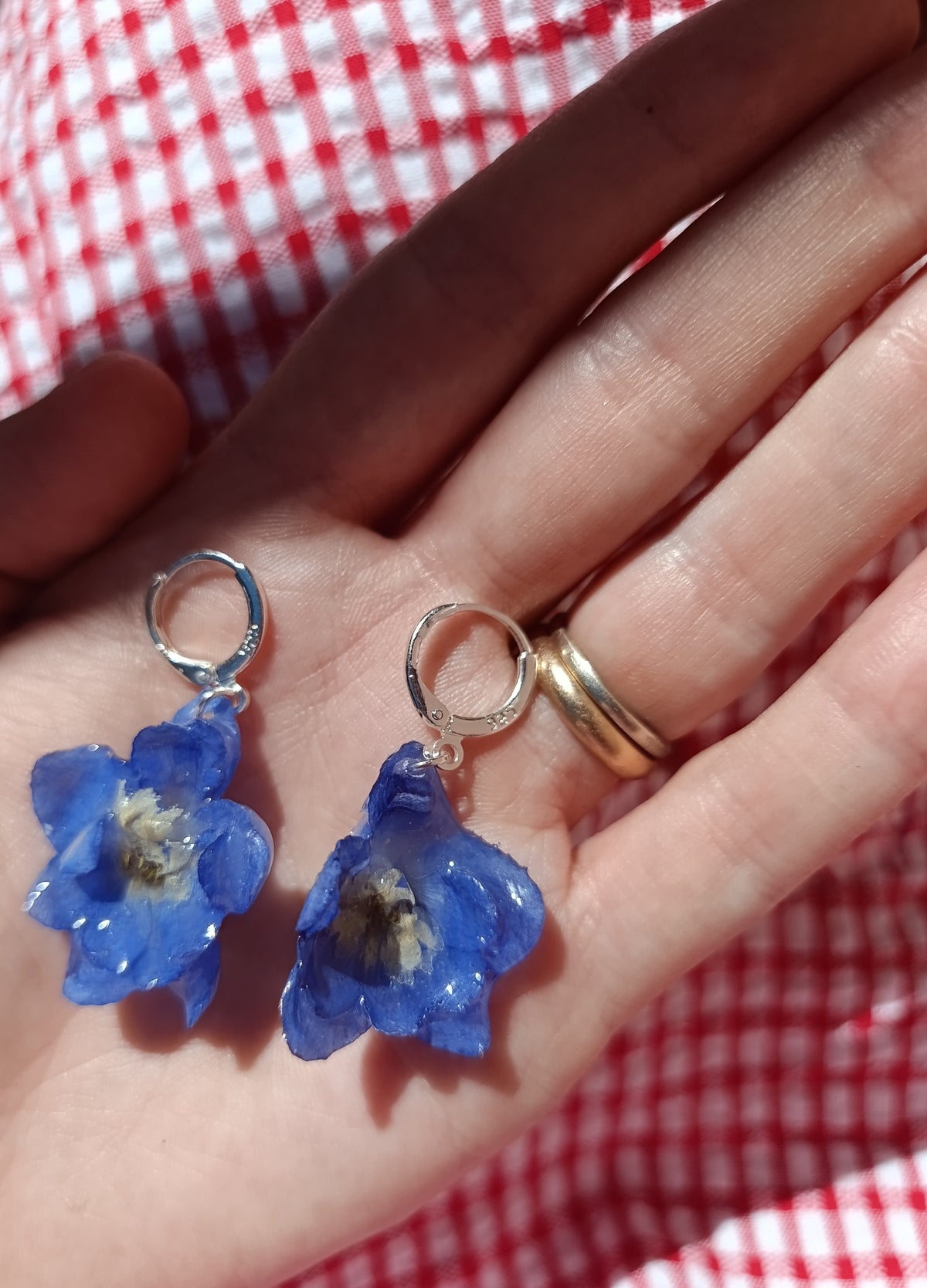 Orecchini in Argento 925 con Delphinium Blu – Fatti a Mano
