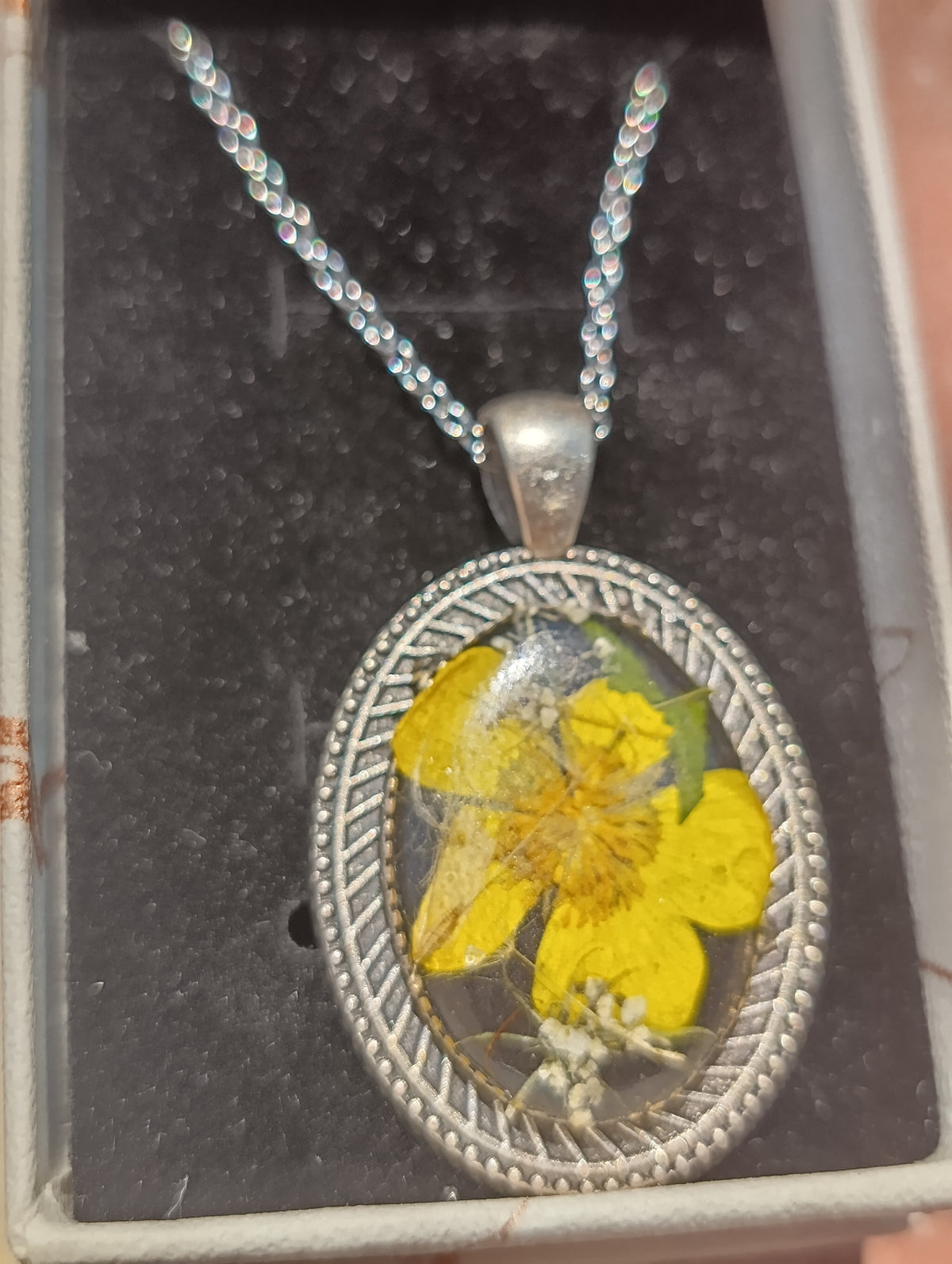 Collana cammeo nero Ranuncolo|fiori veri di Lucca
