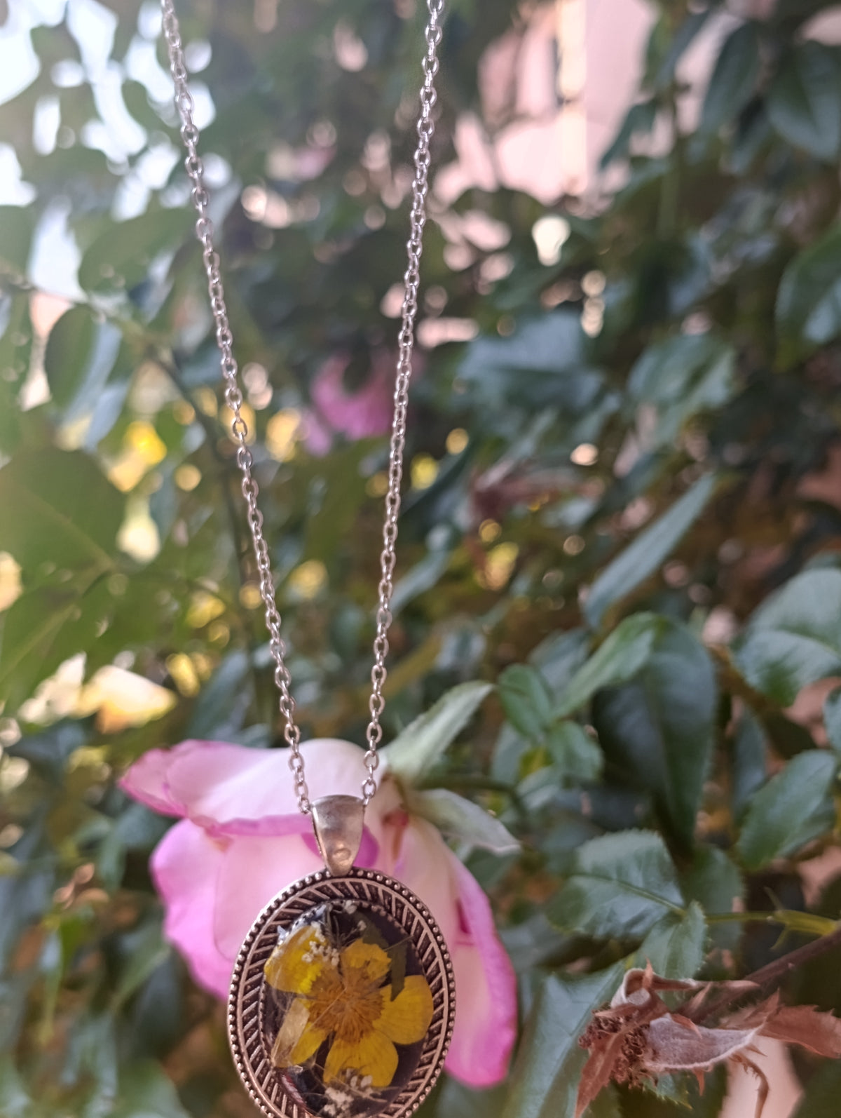 Collana cammeo nero Ranuncolo|fiori veri di Lucca