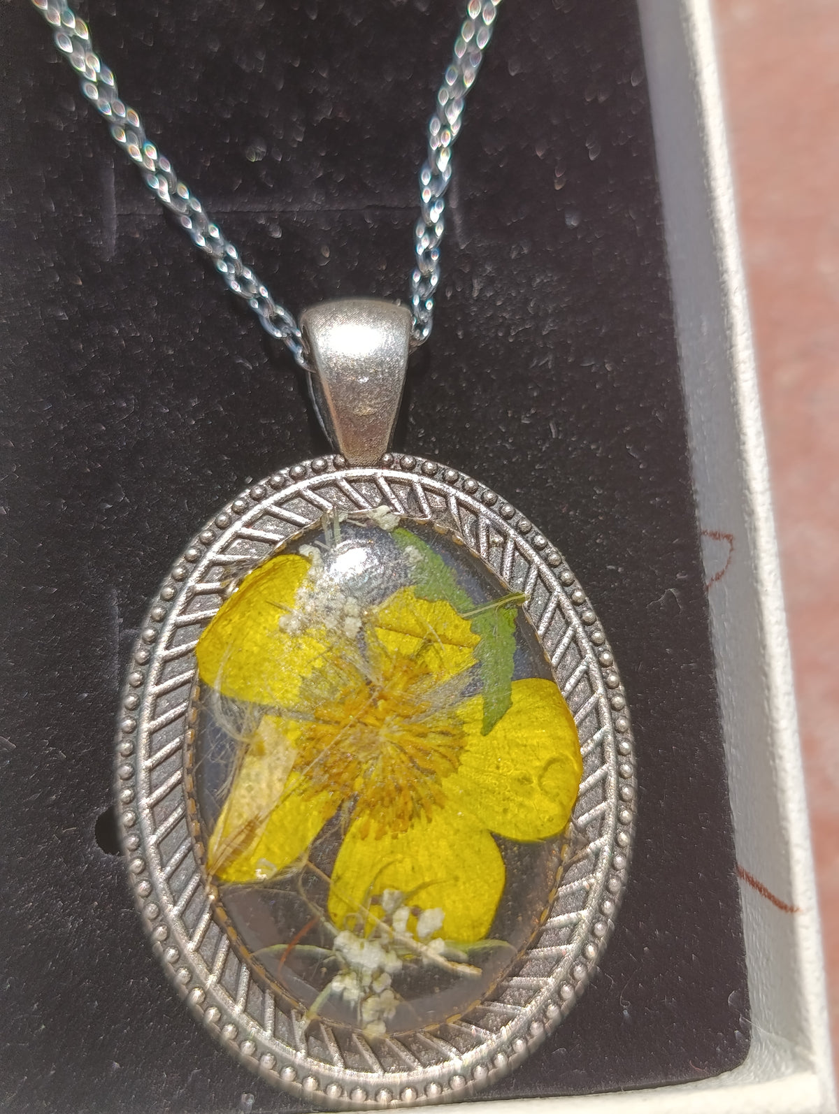 Collana cammeo nero Ranuncolo|fiori veri di Lucca