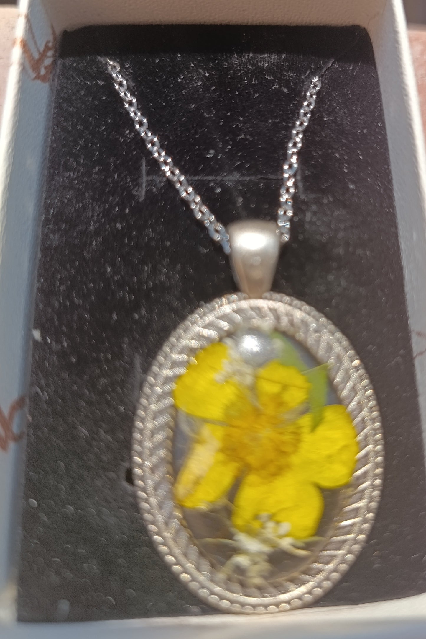 Collana cammeo nero Ranuncolo|fiori veri di Lucca