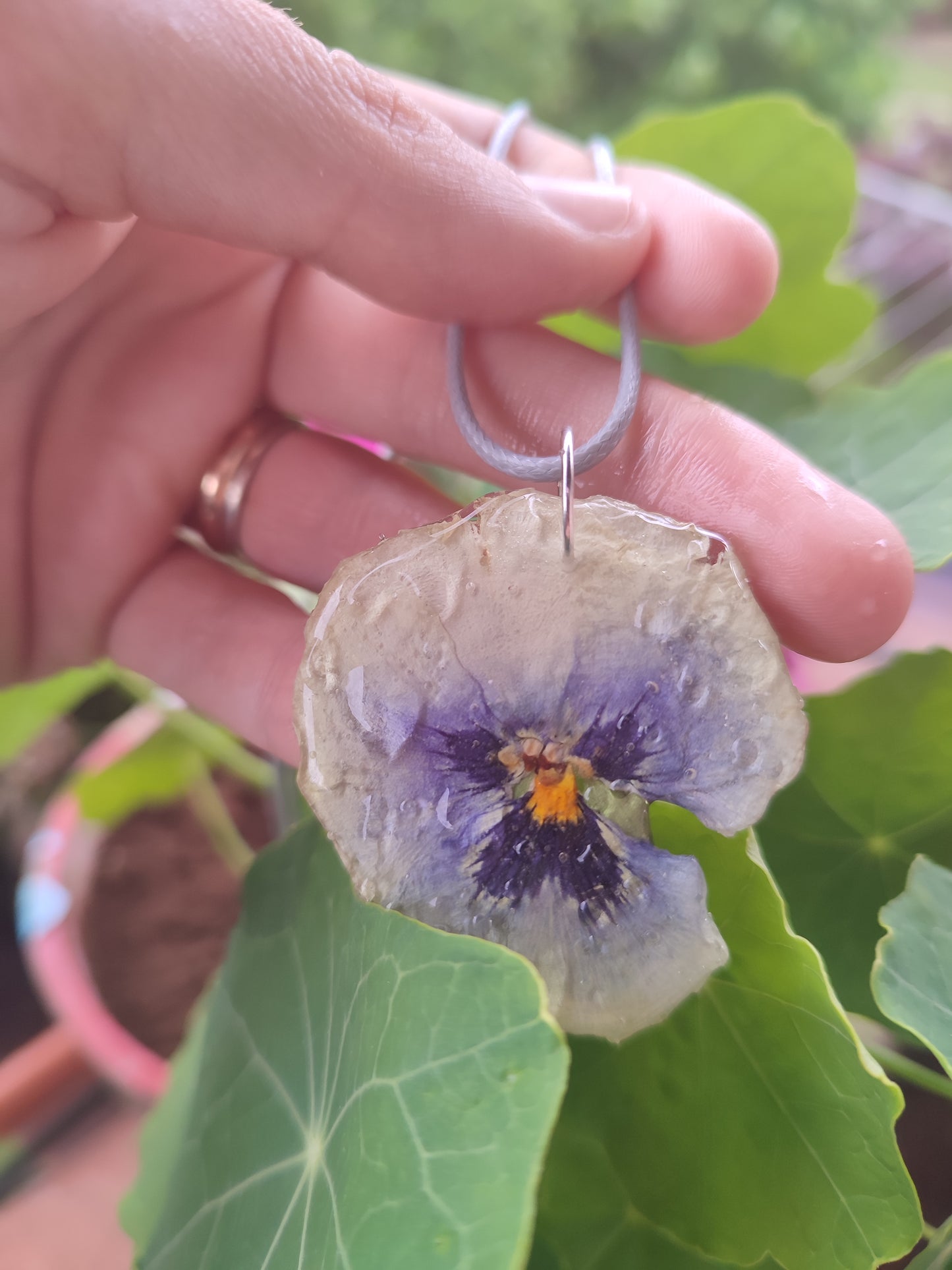 Collana Viola del Pensiero in Resina