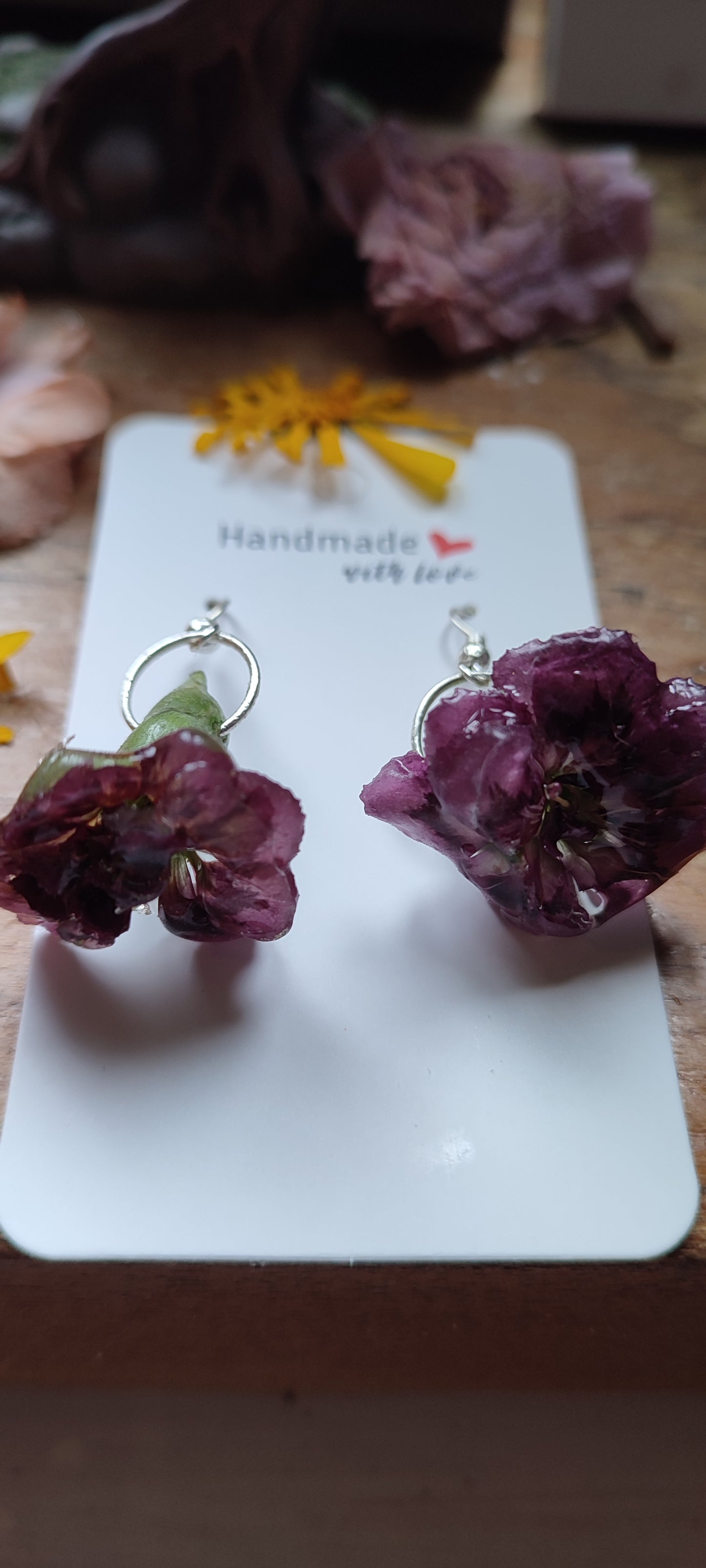 Orecchini Garofani pendenti- fiori veri e resina