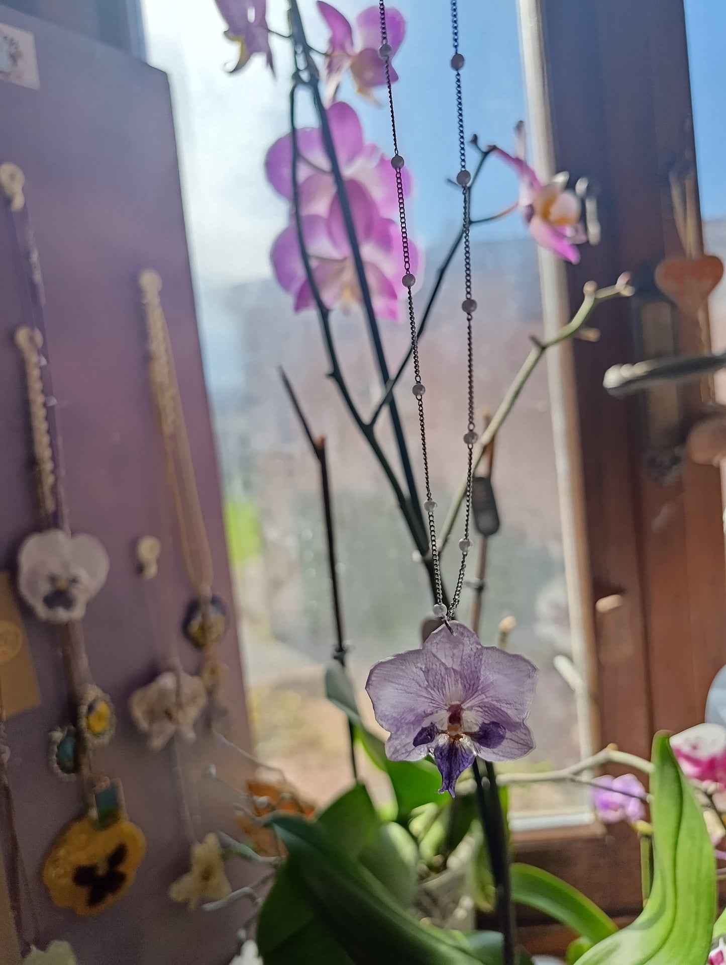 Collana Orchidea Phalaenopsis – Perle Cruelty Free