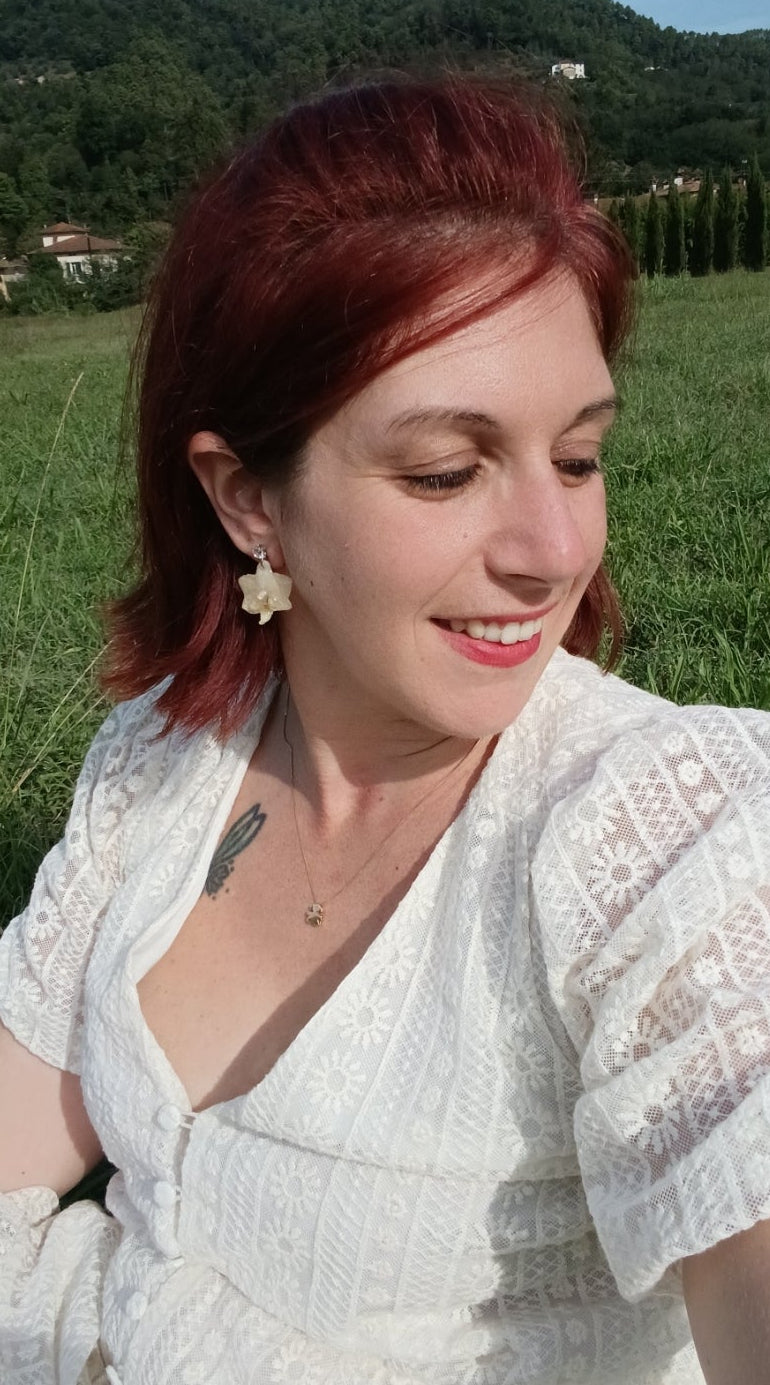Mini Orchidea bianca orecchini con zircone | fiori veri di Lucca