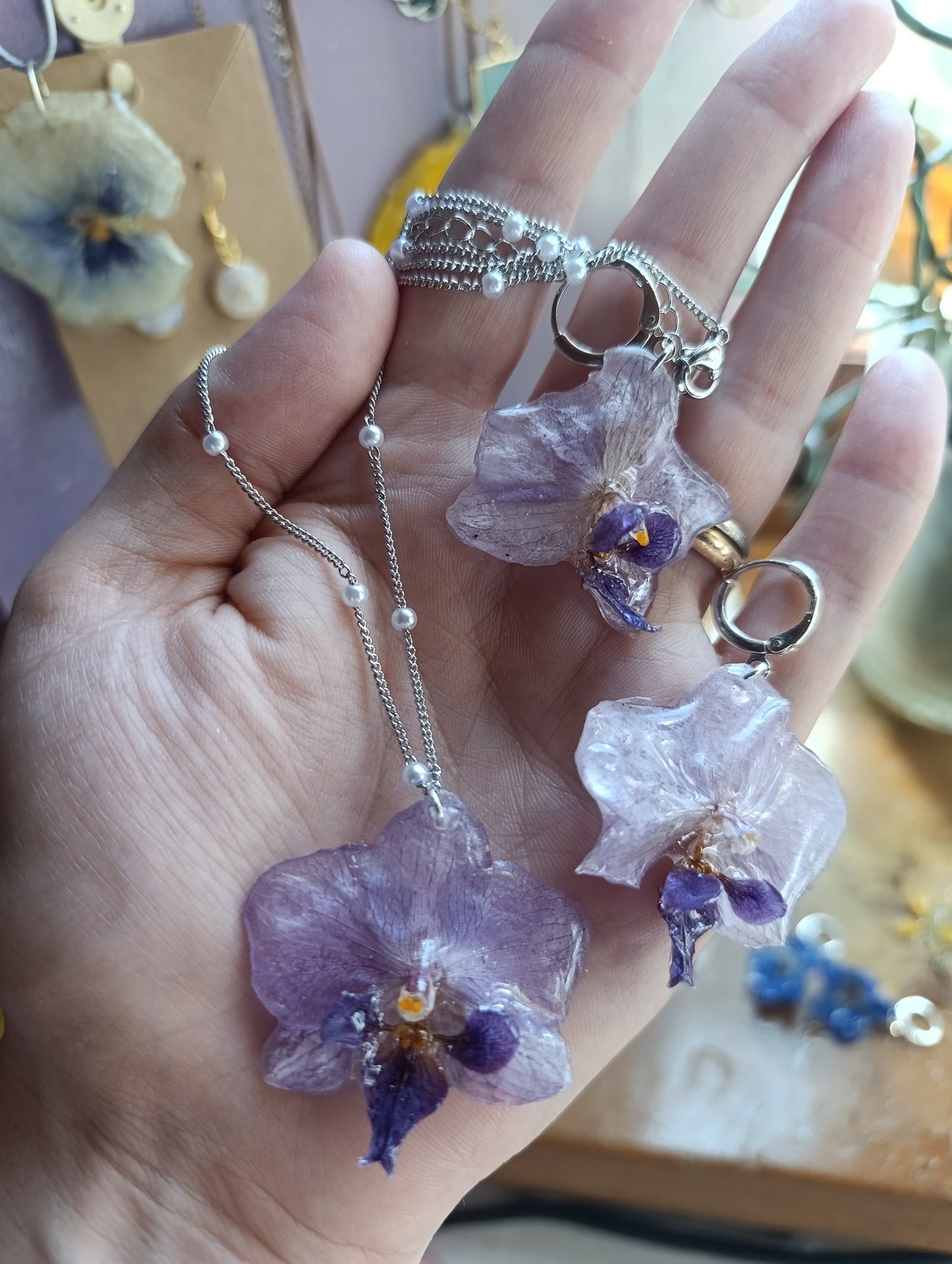 Collana Orchidea Phalaenopsis – Perle Cruelty Free