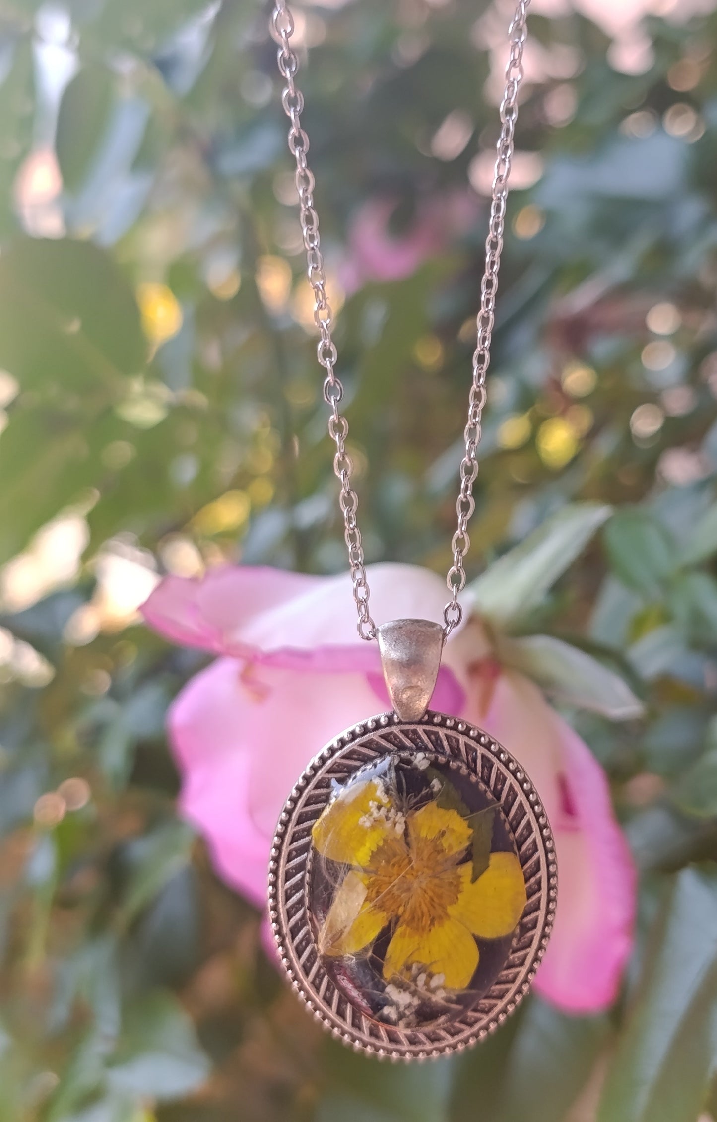 Collana cammeo nero Ranuncolo|fiori veri di Lucca
