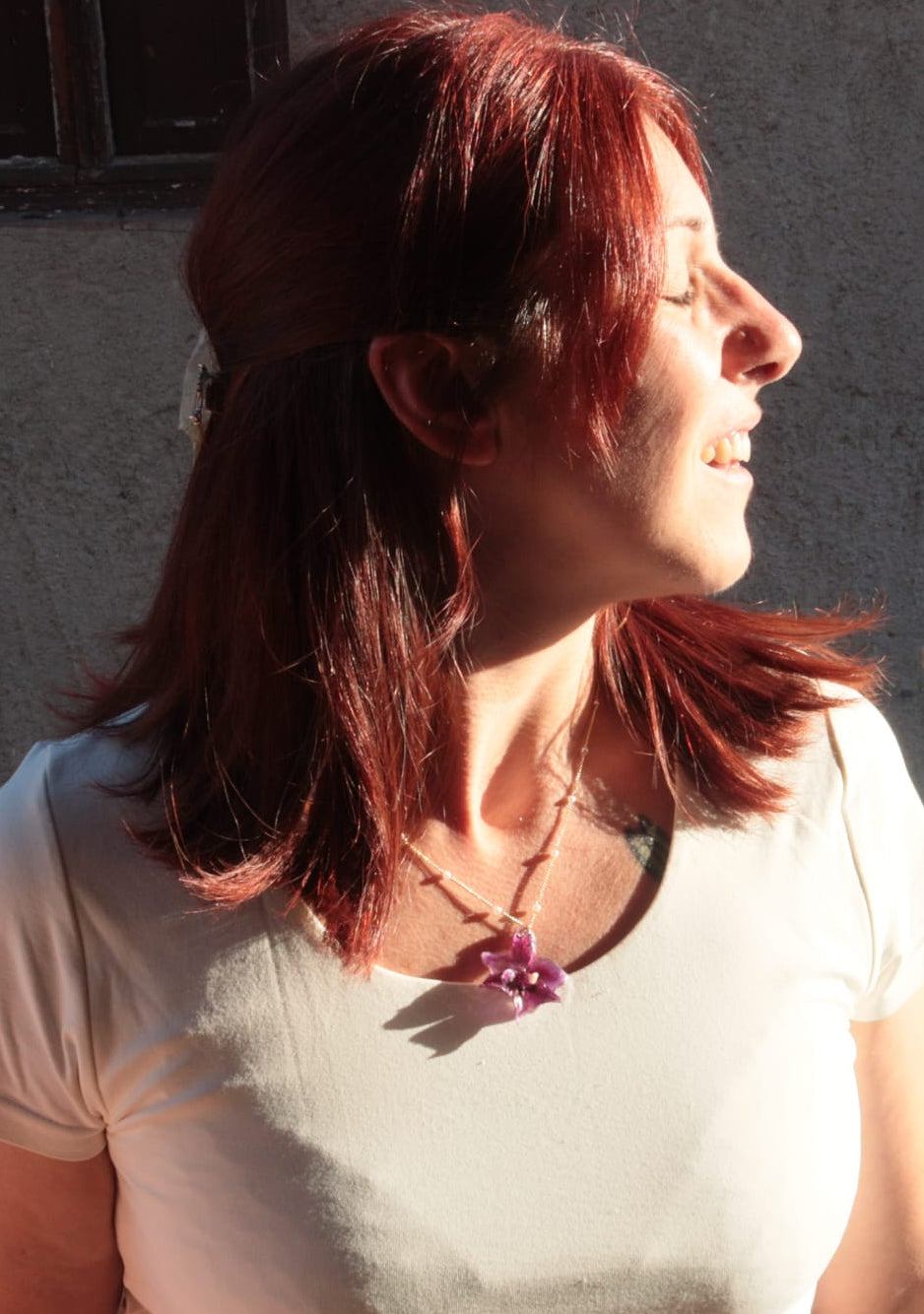 Collana Dorata con Perle Cruelty Free e Orchidea Mini – Fatta a Mano