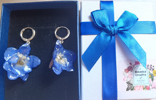 Orecchini in Argento 925 con Delphinium Blu – Fatti a Mano